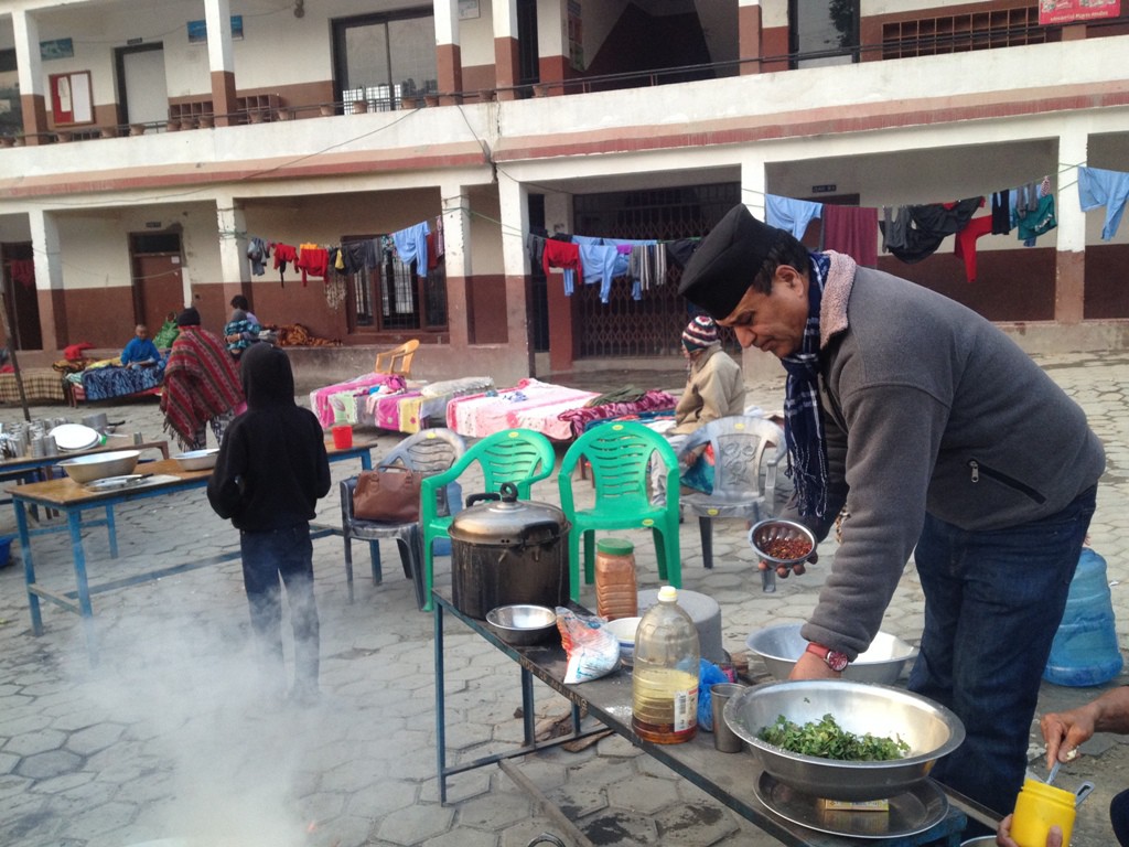 सं.स. मो.ले अनाथहरुलाई भोजन खुवाउँदै 3
