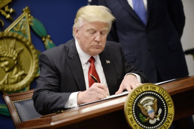 trump-signiture